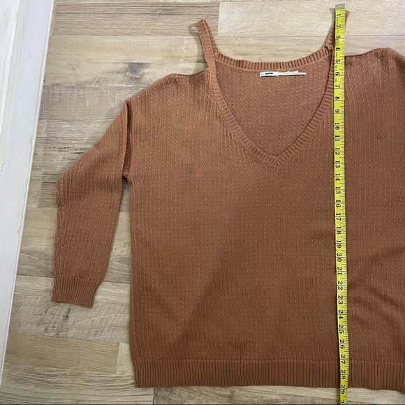 Urban Outfitters | Kimchi Blue Dusty Rose Cold-shoulder Knit - Picture 10 of 12